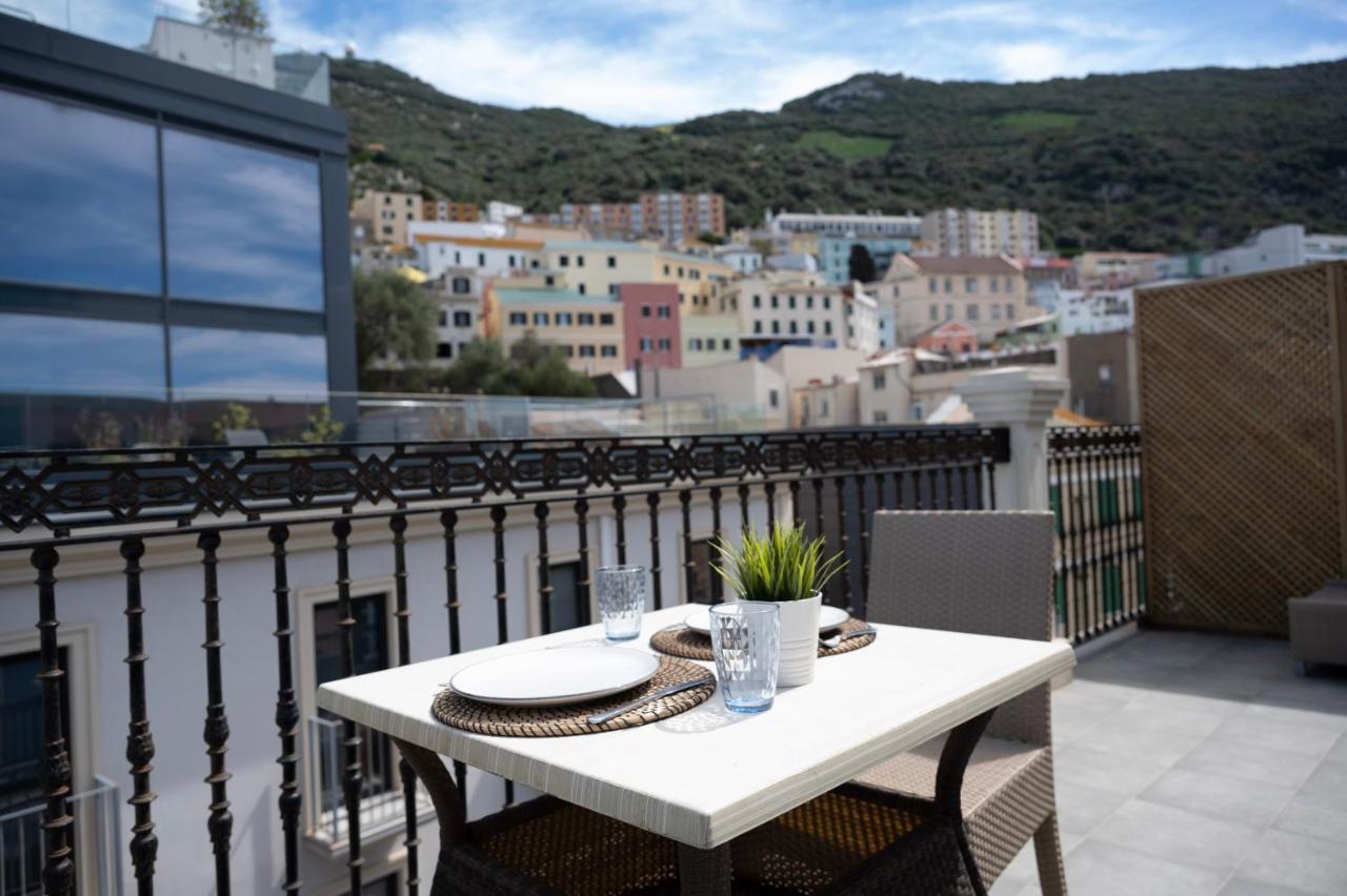Master Penthouse Double Room Ensuite With Private Terrace - Grand Central House غيبرالتار المظهر الخارجي الصورة