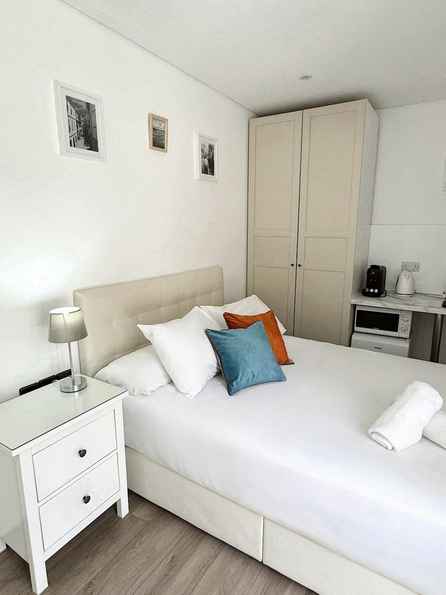 Master Penthouse Double Room Ensuite With Private Terrace - Grand Central House غيبرالتار المظهر الخارجي الصورة